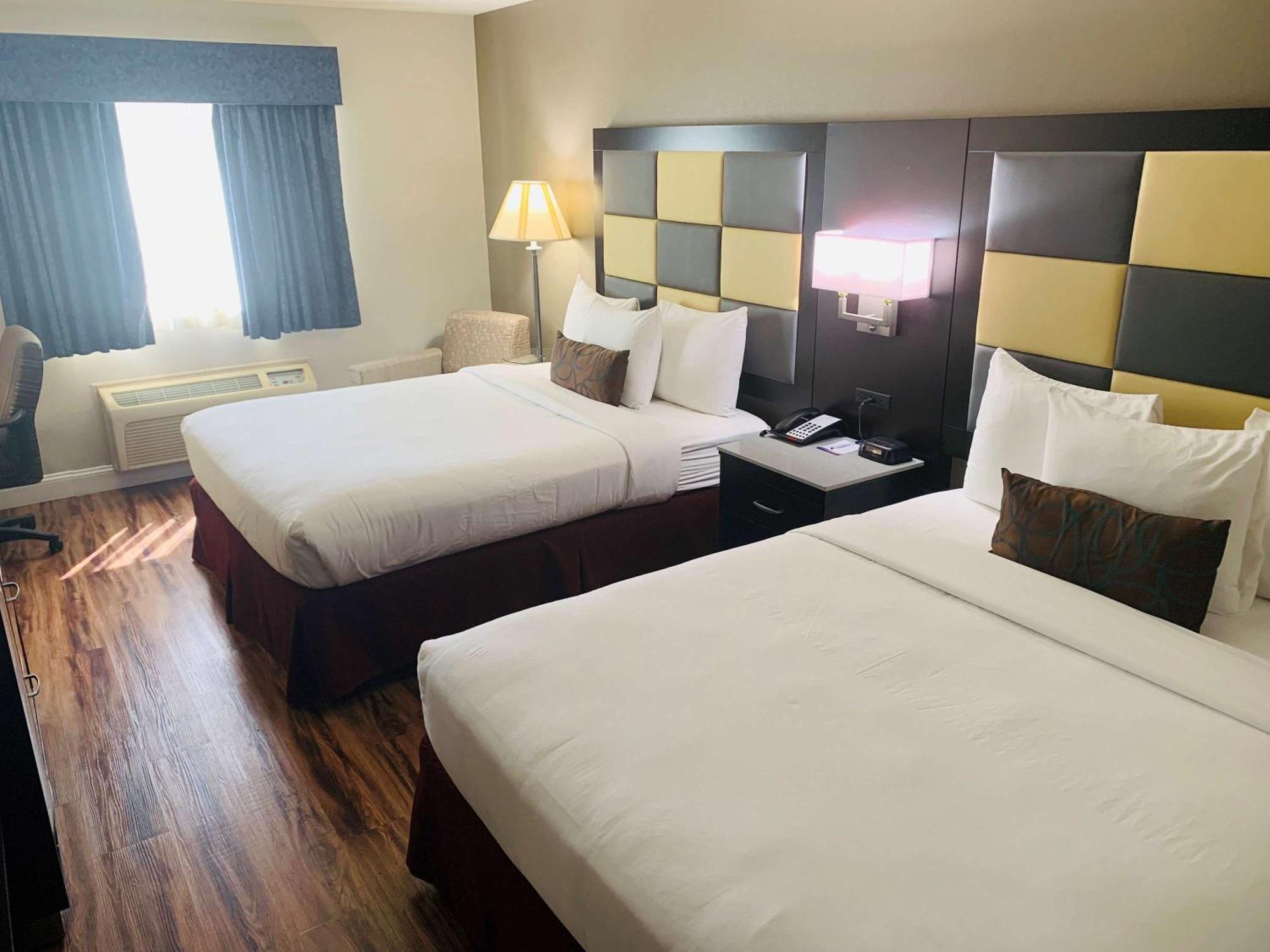Queen Room with Two Queen Beds - Pet Friendly,1284639121:JPEG