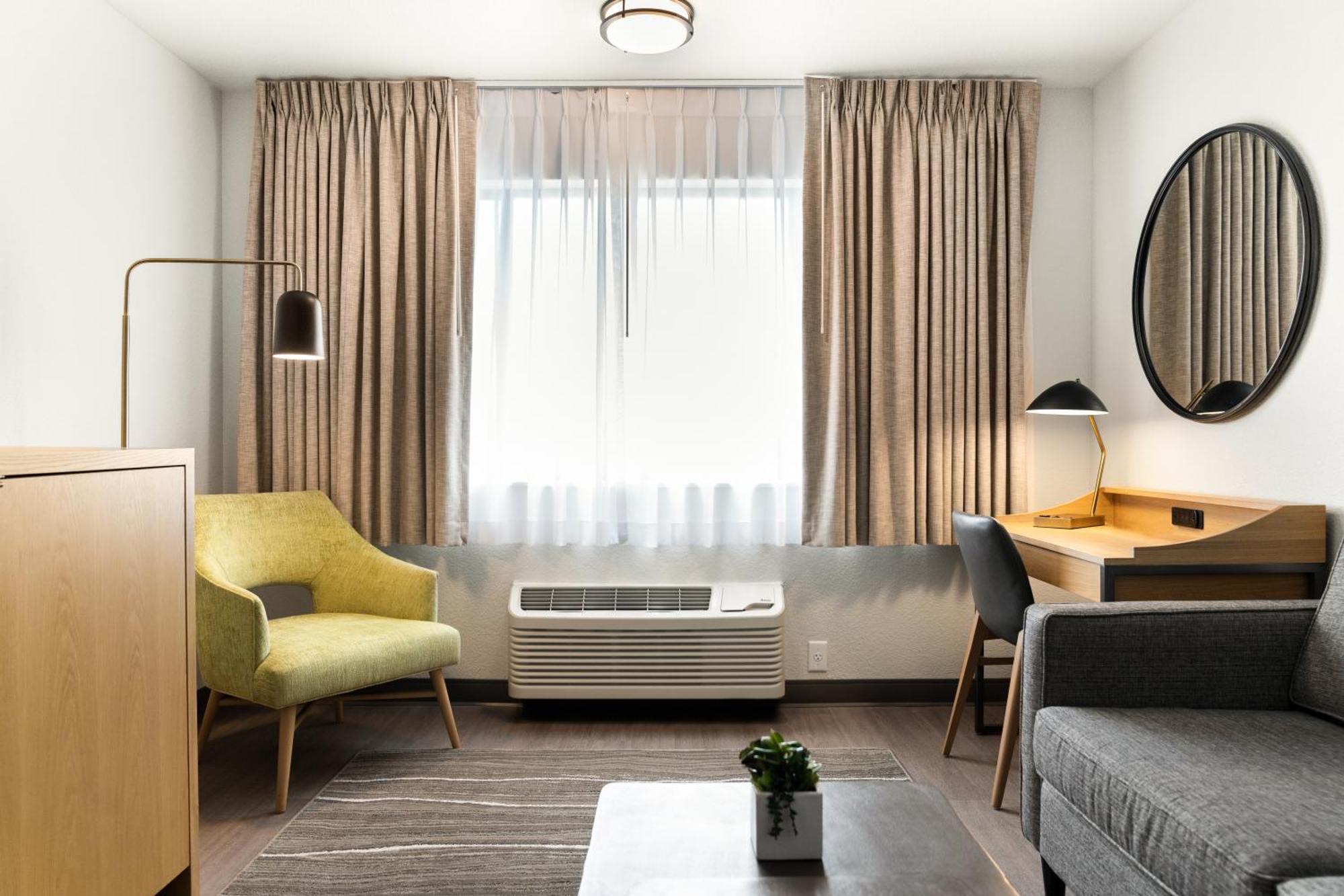 Executive 2 Queen Suite,1500239341:JPEG