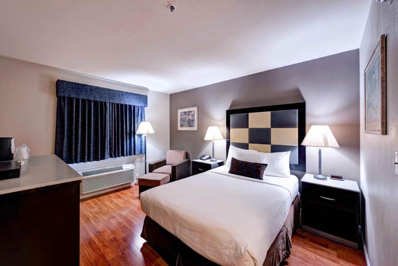King Room with Bath Tub - Disability Access/Non-Smoking